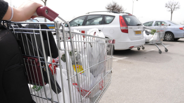 חלוקת כרטיסים נטענים למשפחות