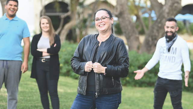 נעמה והחיילים הבודדים. חולמת על מחסן ענק שירכז את כל התרומות עבורם נעמה והחיילים הבודדים. חולמת על מחסן ענק שירכז את כל התרומות עבורם