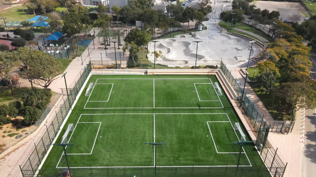 מגרש דשא סינטטי בהרצליה