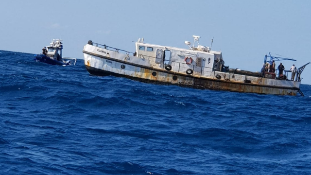 חילוץ ספינת הדייגים בלב ים