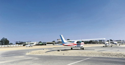שדה התעופה בהרצליה | צילום: יוגב עמרני